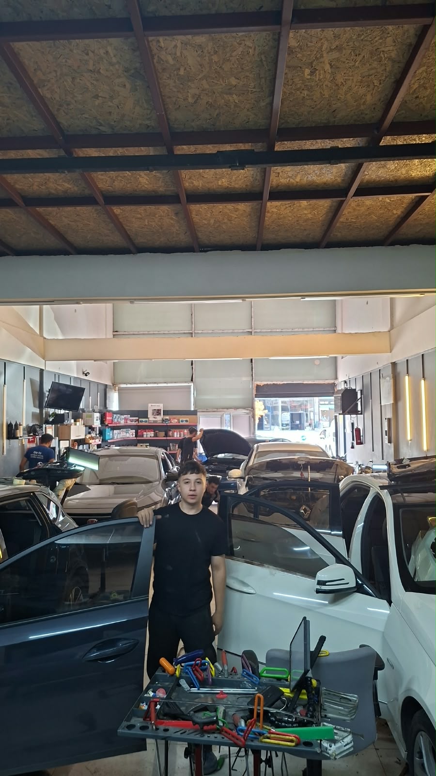 HRN Pro Dent atölyesinde araç onarım çalışması 1